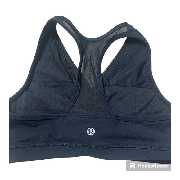 EUC Lululemon black cross front sports bra, with mesh detail Size 6 - Picture 4 of 5